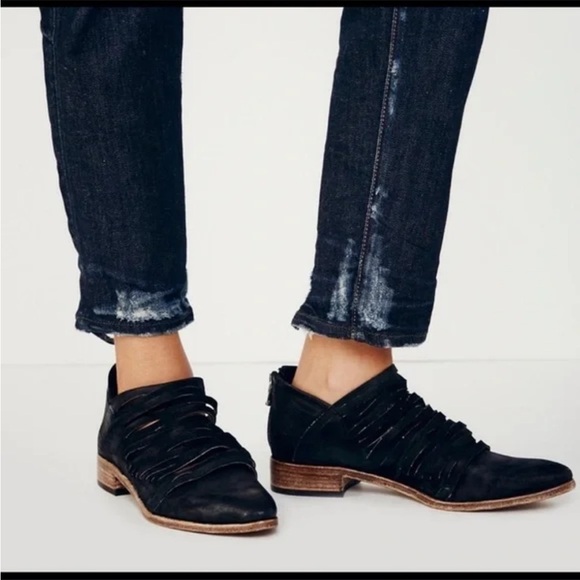 Free People “Lost Valley” Leather Ankle Boot Italian Distressed Straps Black 40 - Picture 1 of 16